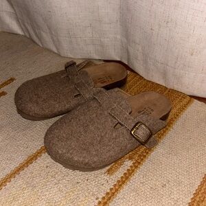 Gap clogs